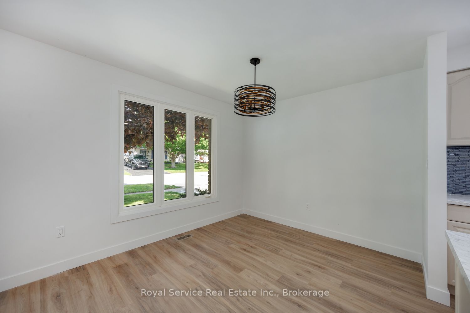 567 Daintry Crescent Property Photo 10