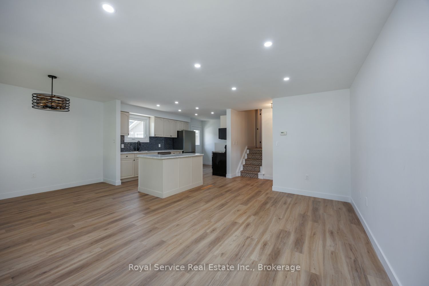 567 Daintry Crescent Property Photo 13