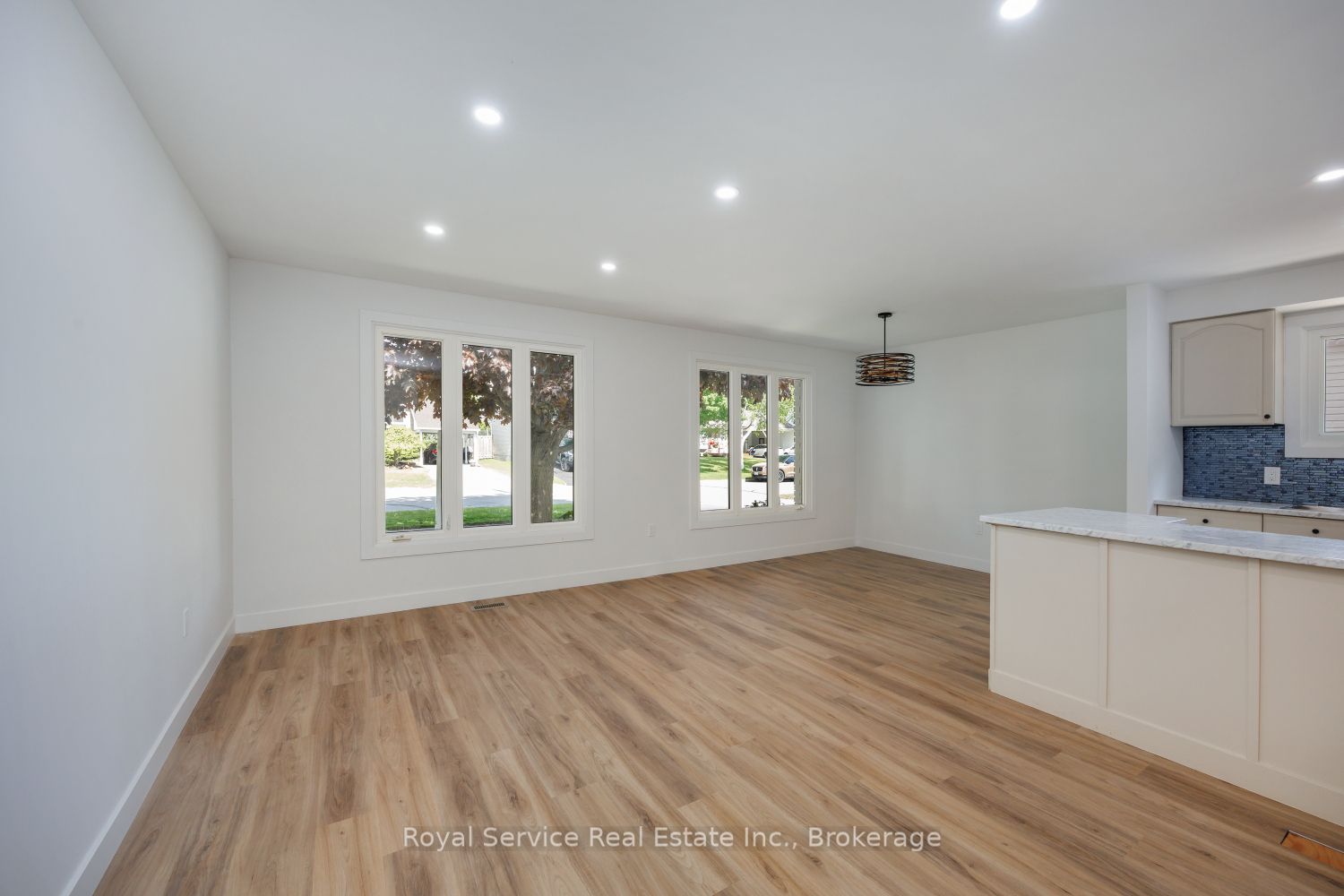 567 Daintry Crescent Property Photo 16