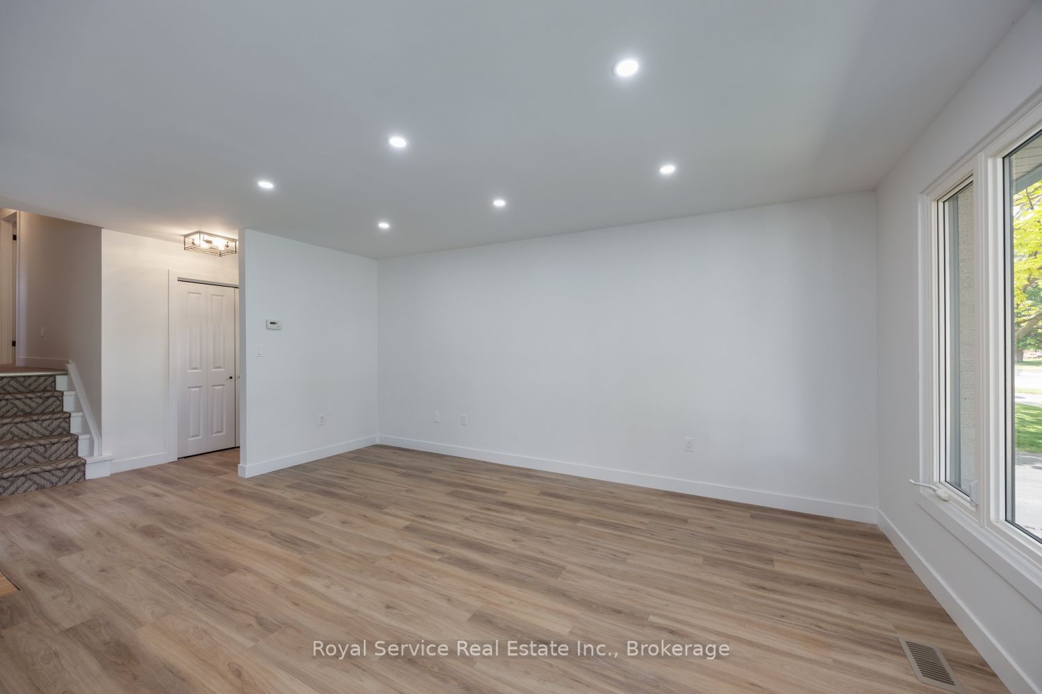 567 Daintry Crescent Property Photo 17