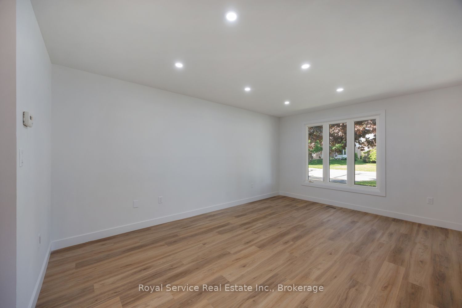 567 Daintry Crescent Property Photo 18