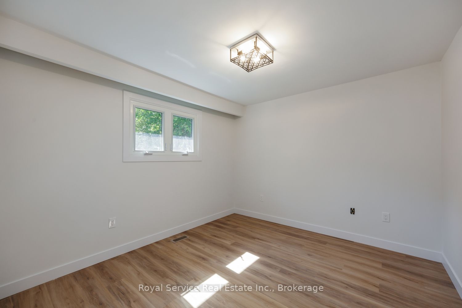 567 Daintry Crescent Property Photo 19