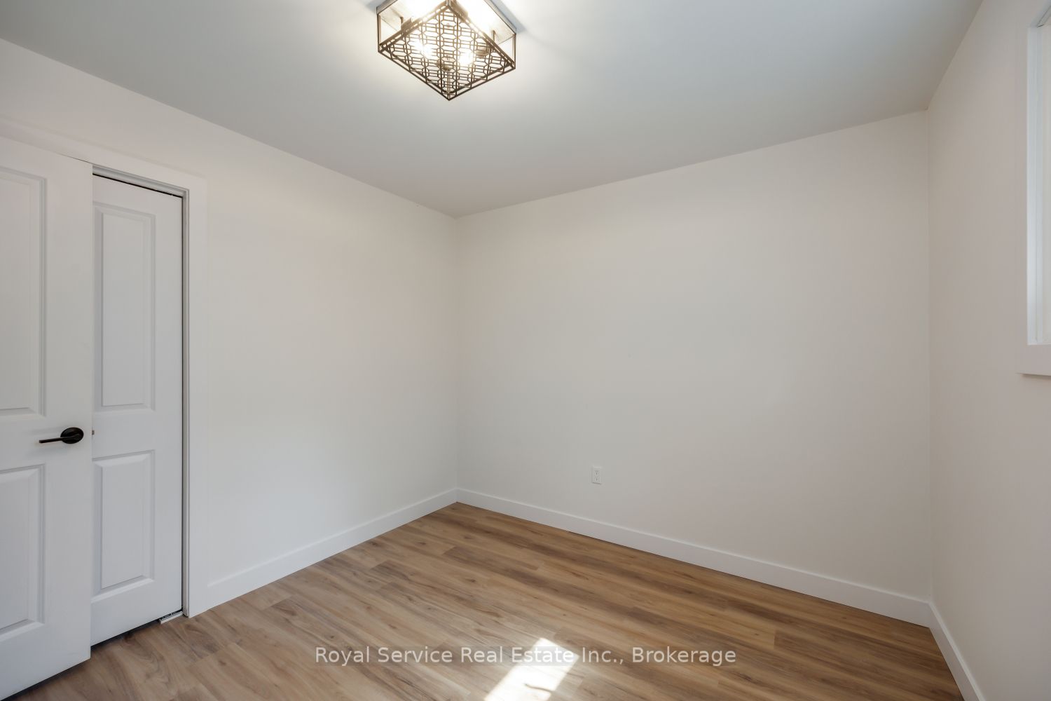 567 Daintry Crescent Property Photo 24