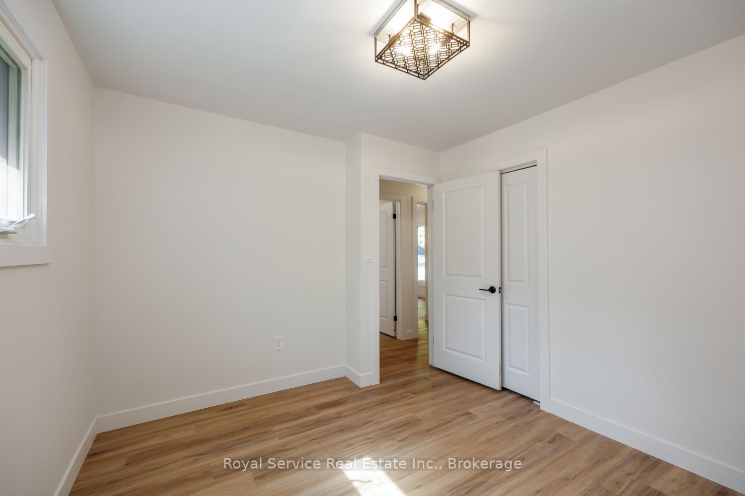 567 Daintry Crescent Property Photo 25