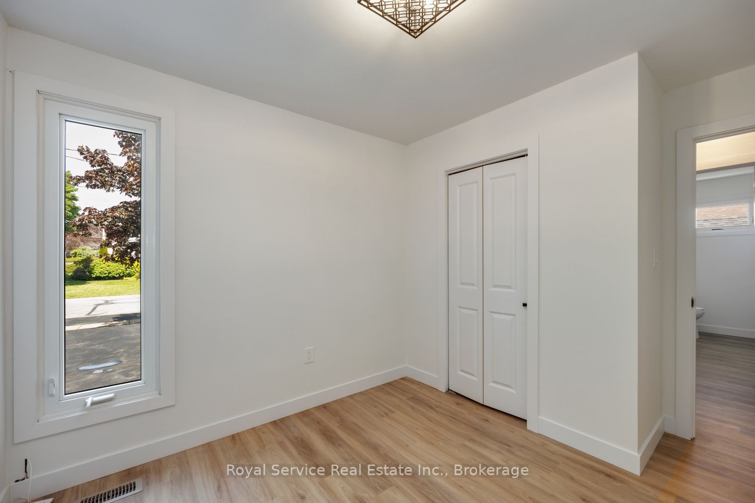 567 Daintry Crescent Property Photo 28
