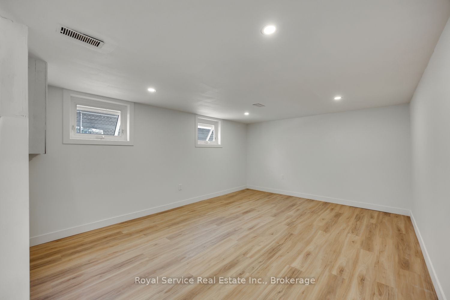 567 Daintry Crescent Property Photo 33
