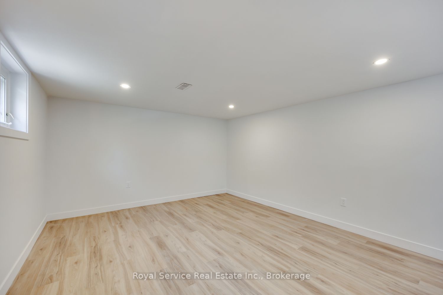 567 Daintry Crescent Property Photo 35