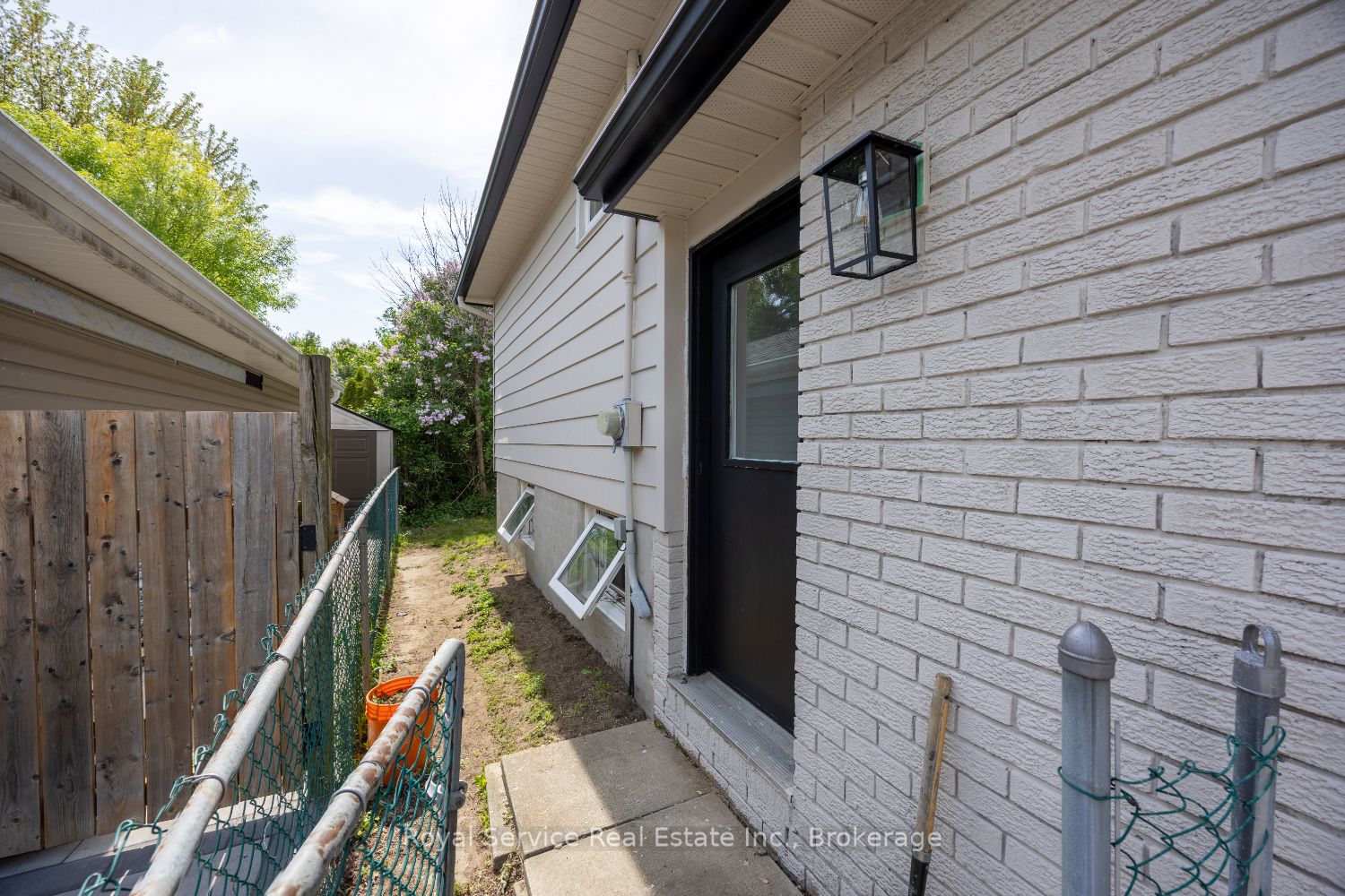 567 Daintry Crescent Property Photo 38