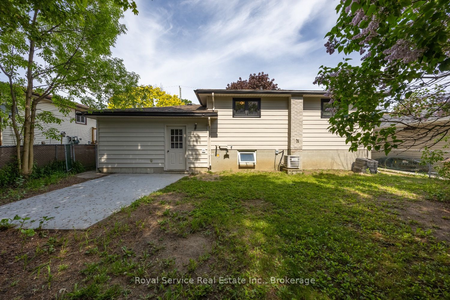567 Daintry Crescent Property Photo 39