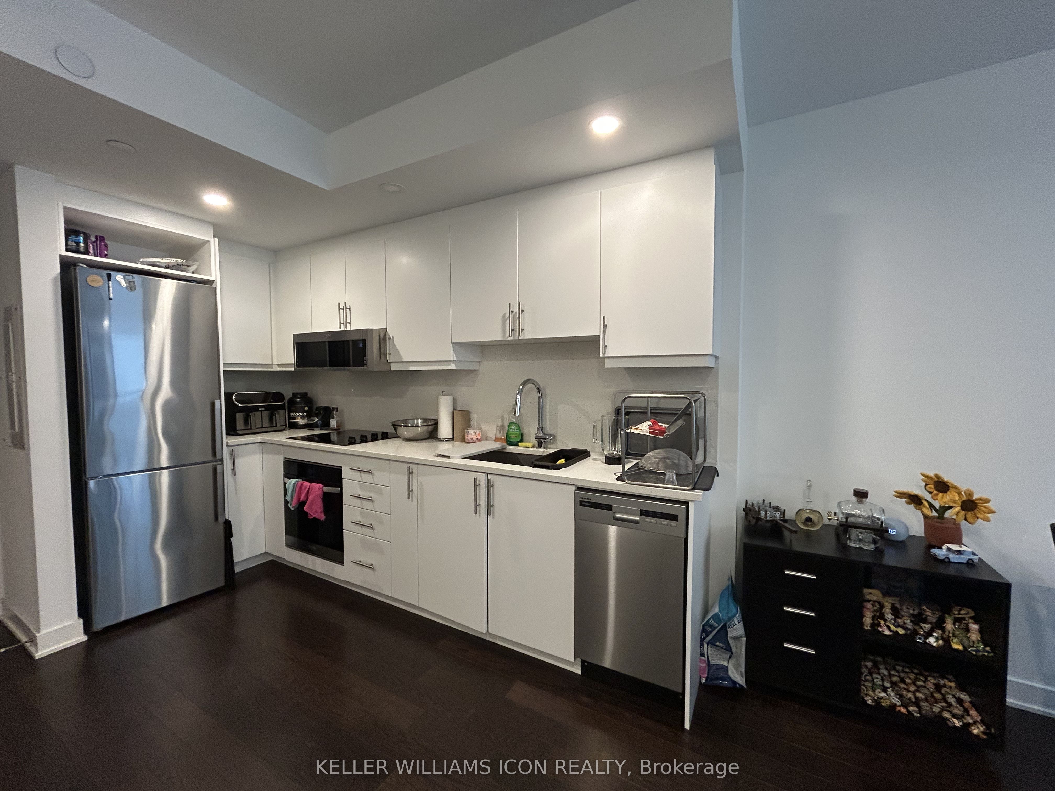 340 Queen Street 810 Property Photo 6
