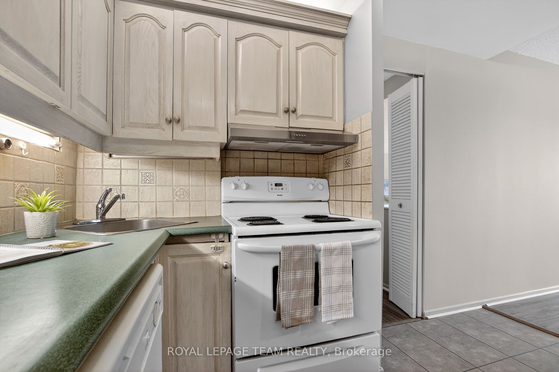 373 Laurier Avenue E 505 Property Photo 26