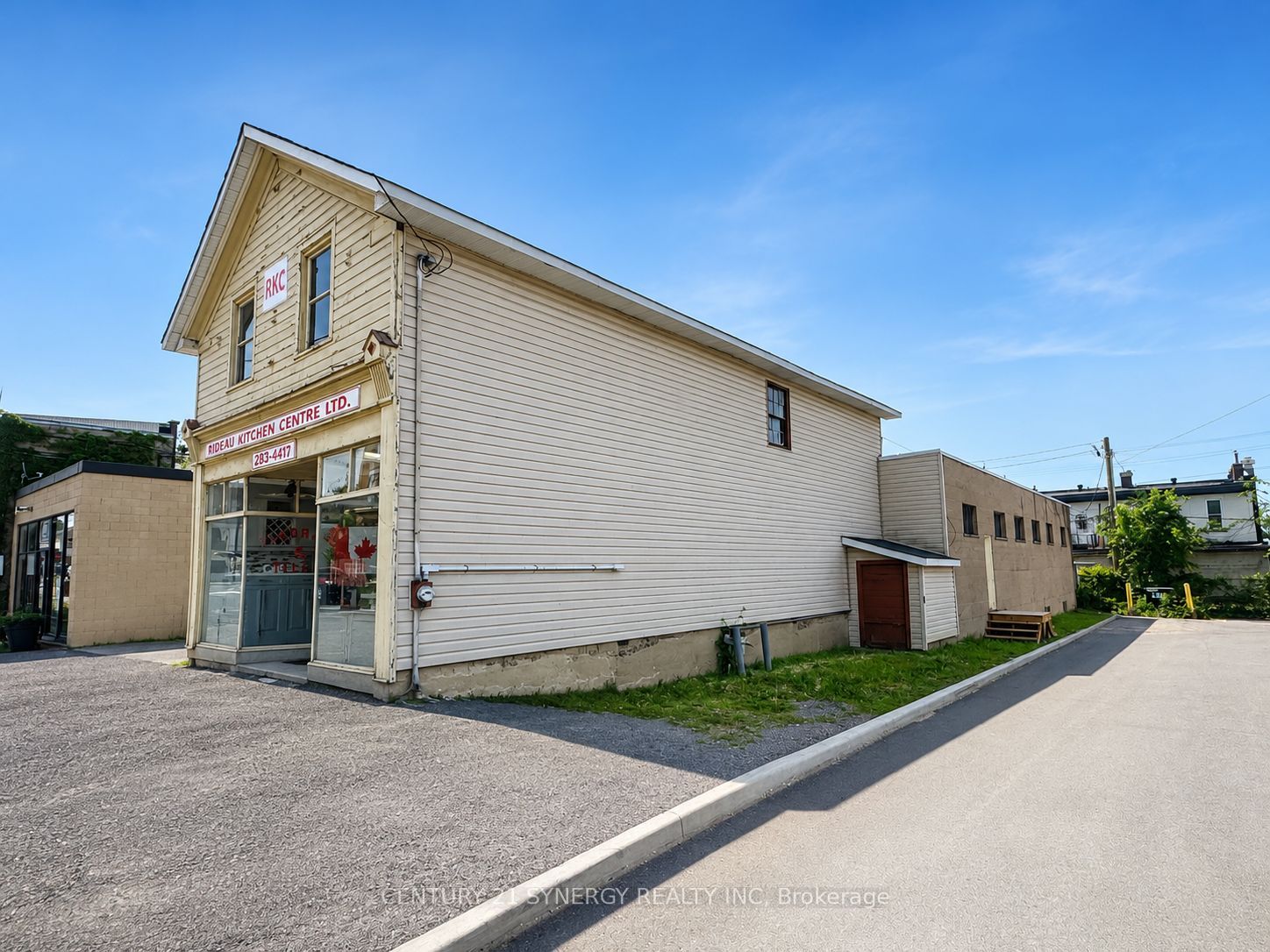 7 William Street W Property Photo 3