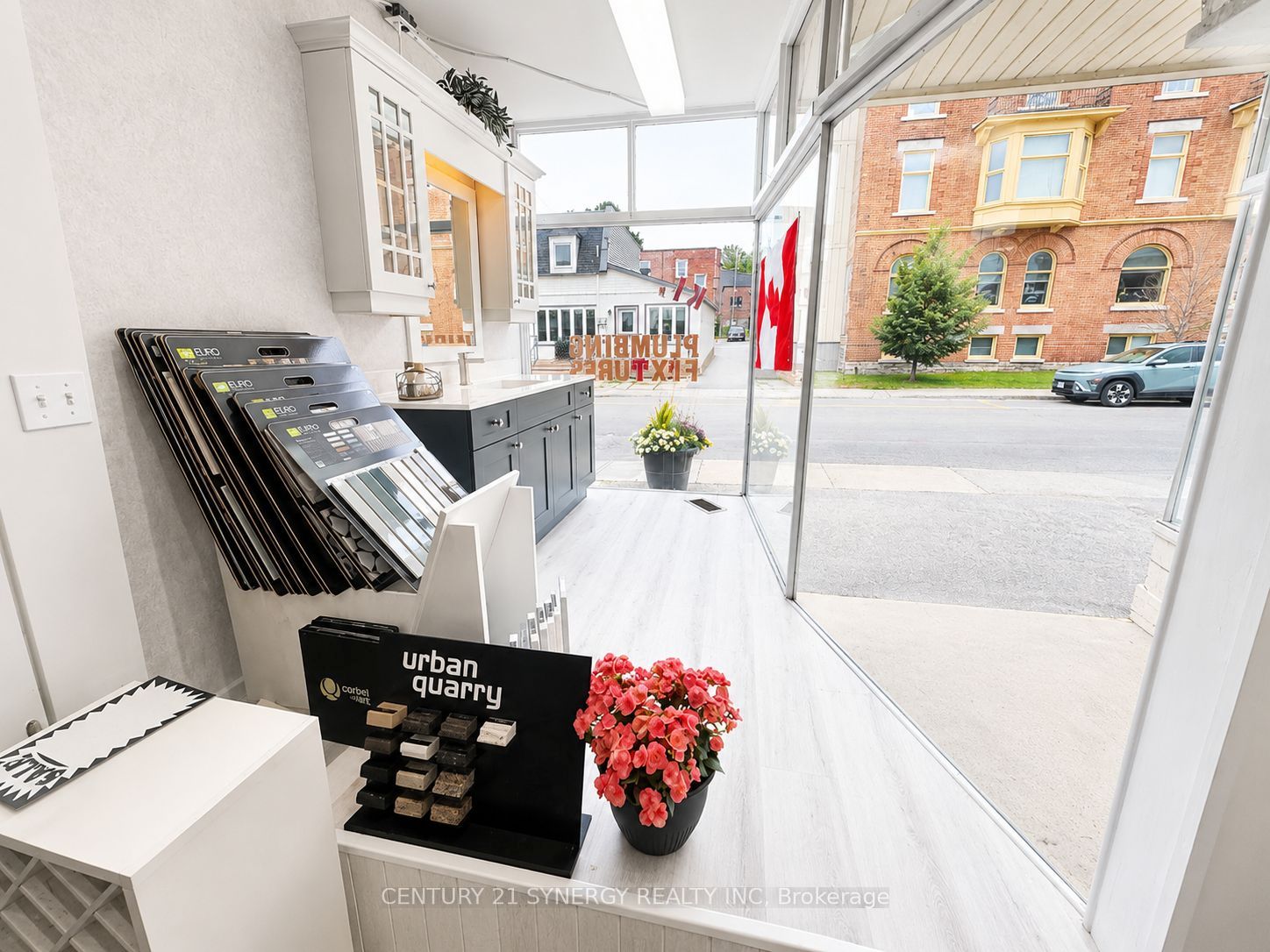 7 William Street W Property Photo 5