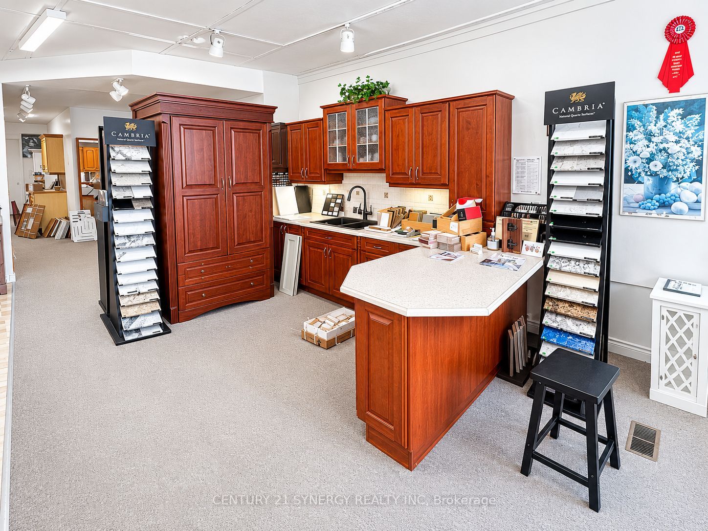 7 William Street W Property Photo 9