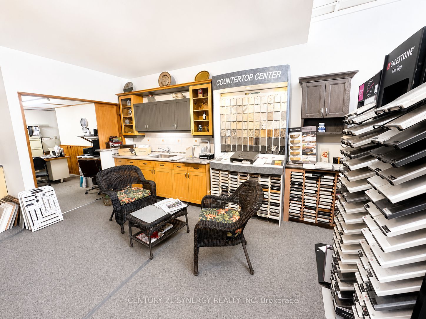 7 William Street W Property Photo 10