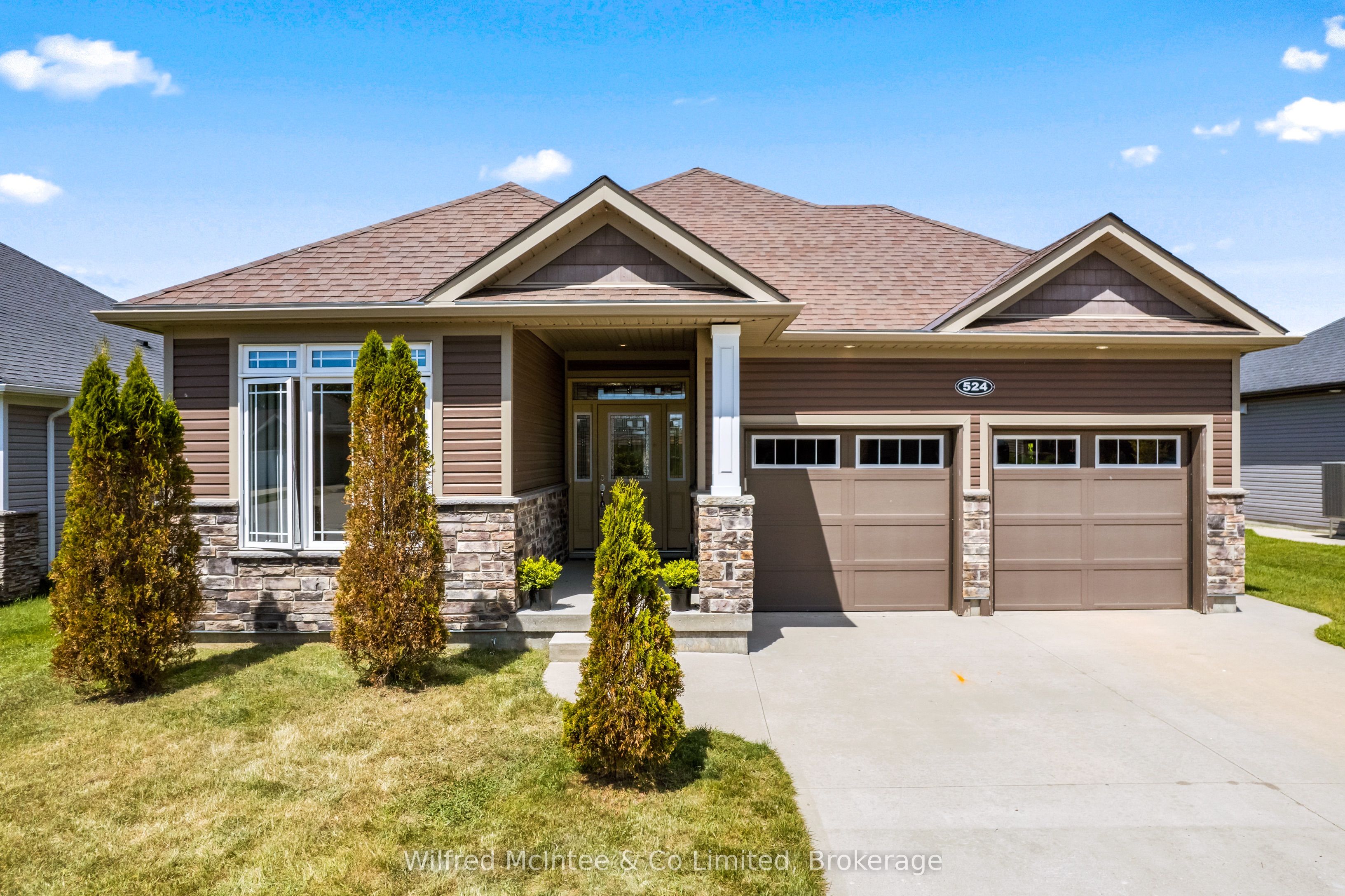 524 Stornoway Property Photo 1