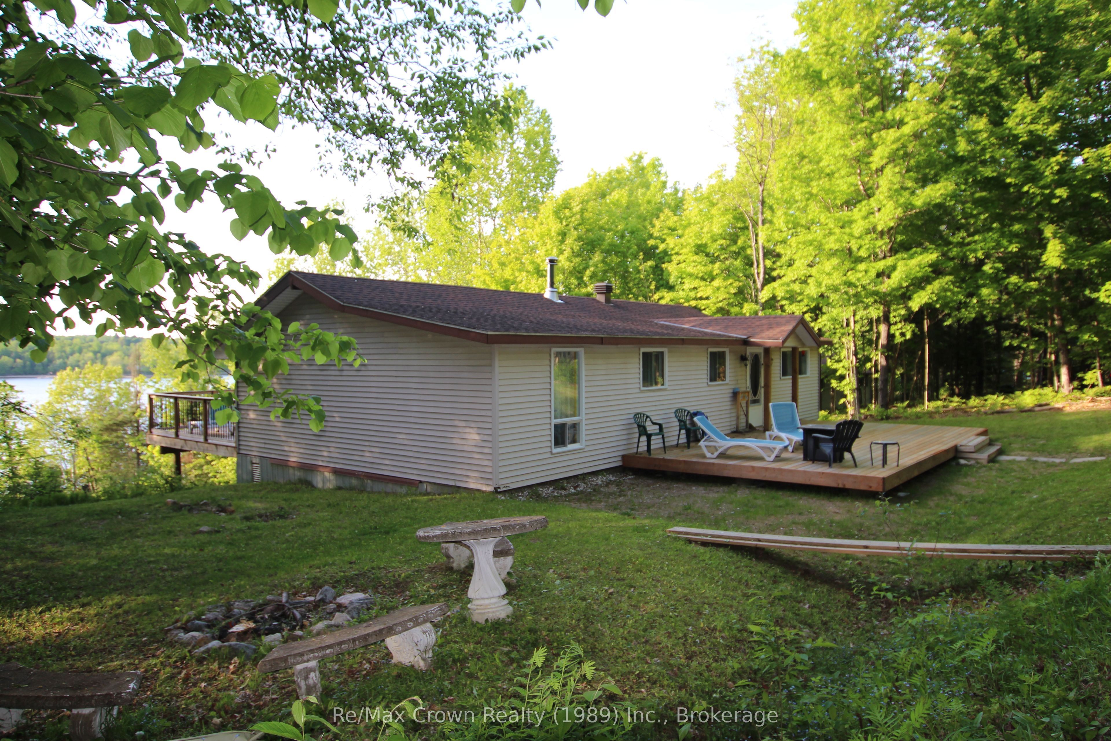 581 Limberlost Point Road Property Photo 2