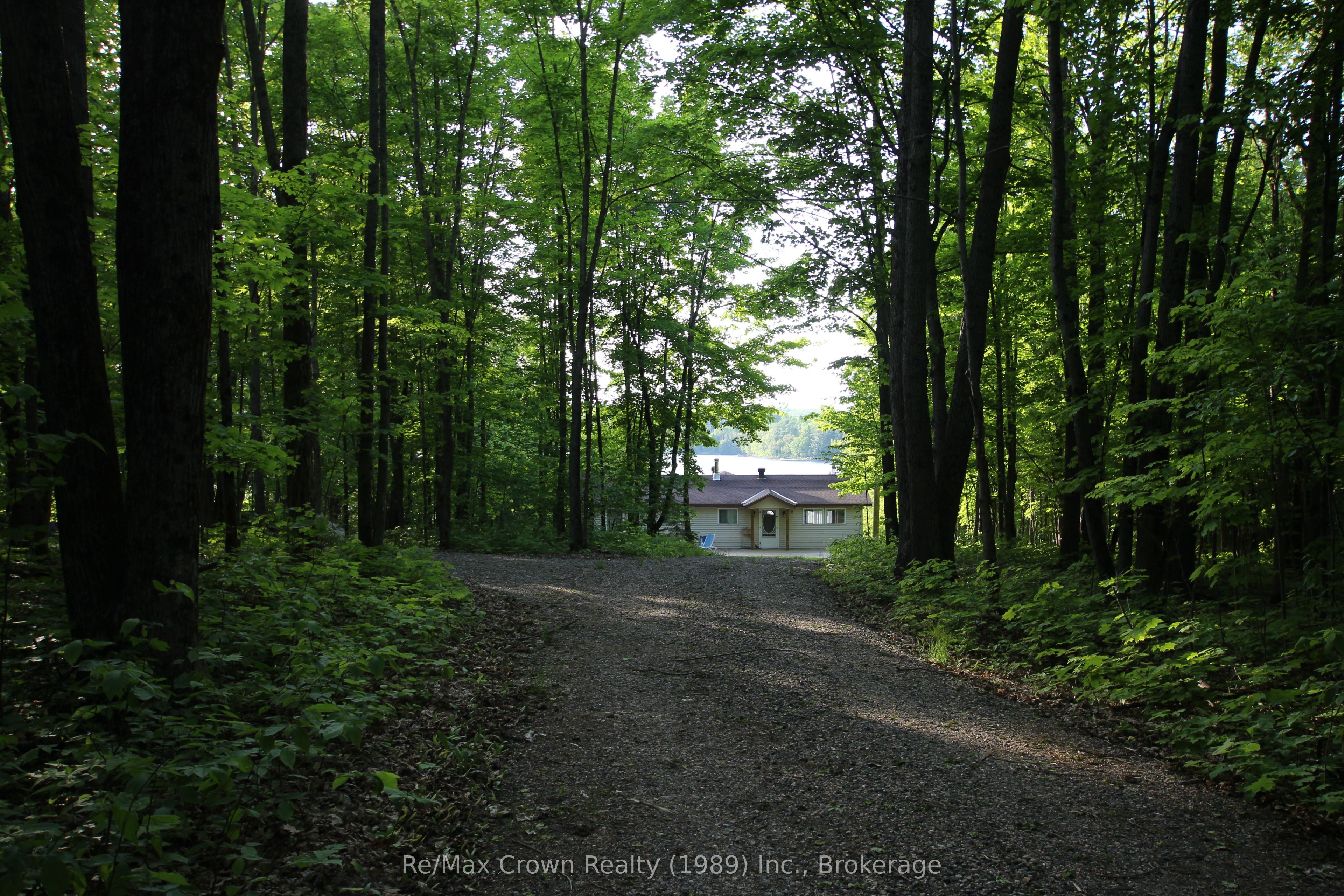 581 Limberlost Point Road Property Photo 8