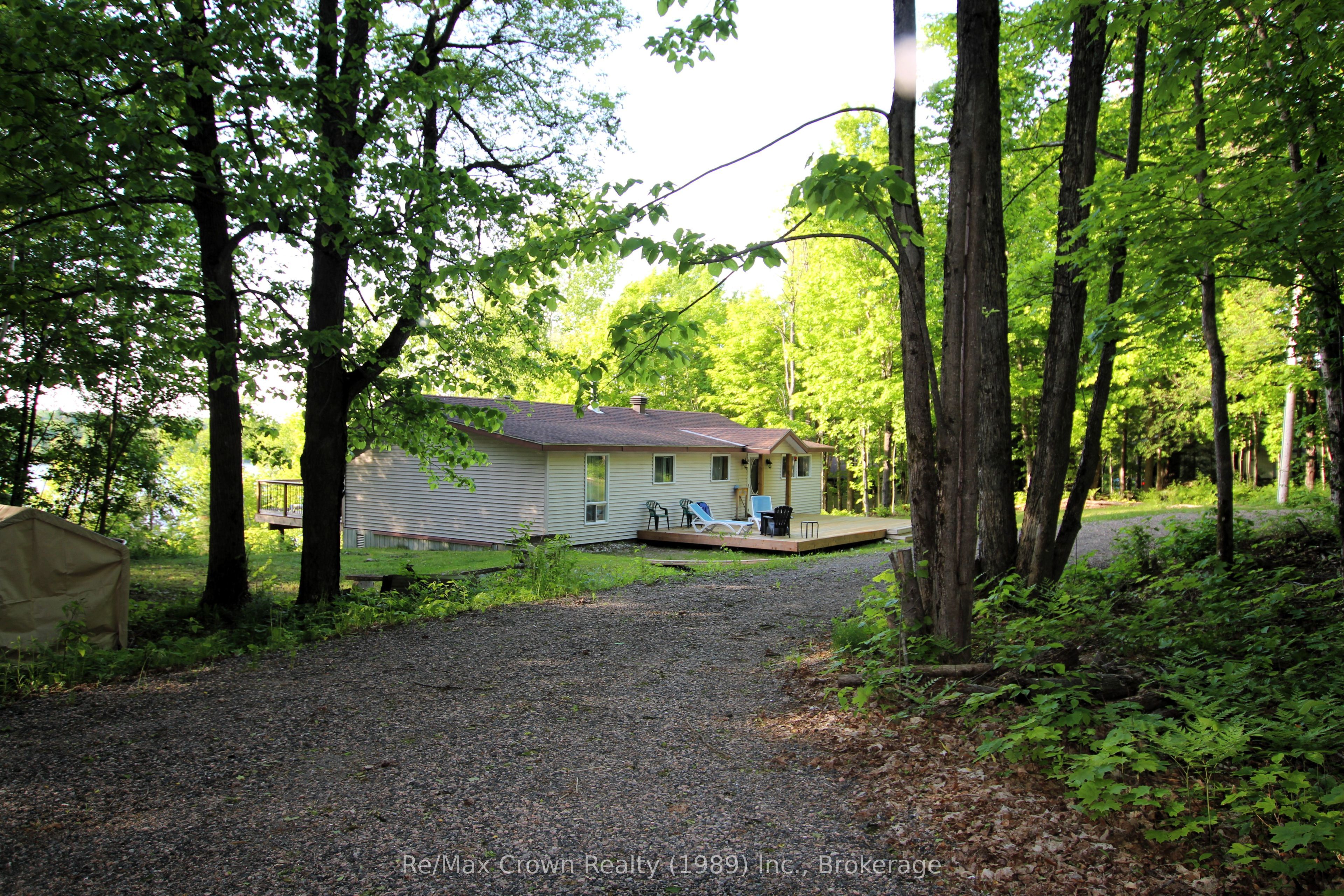 581 Limberlost Point Road Property Photo 9