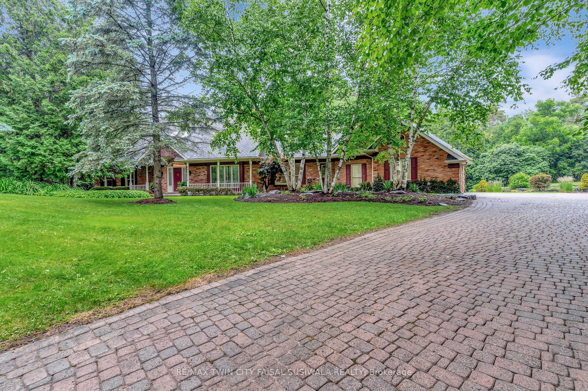 22 Deerpath Court Property Photo 2
