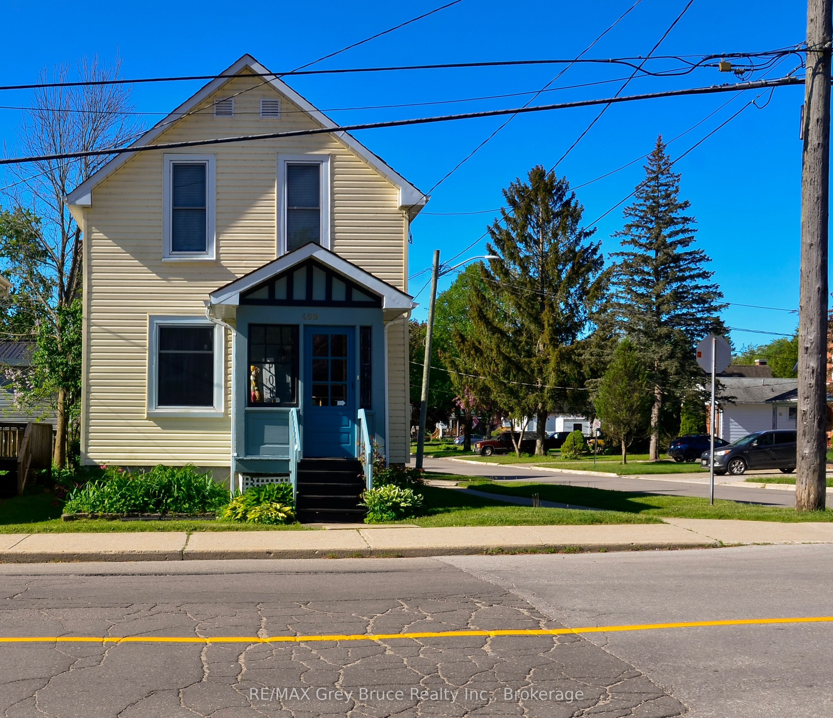 499 16th Street W