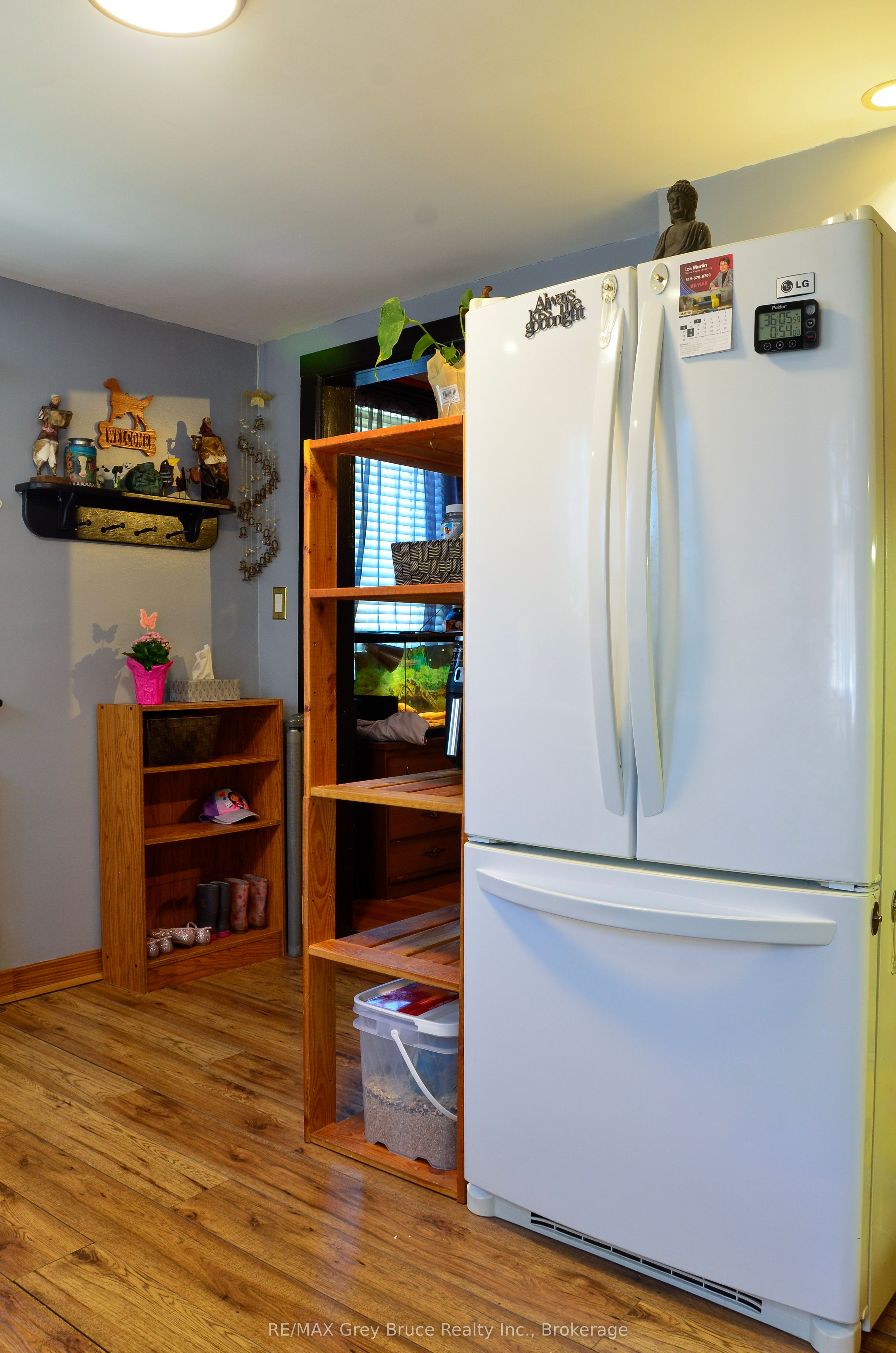 499 16th Street W Property Photo 3