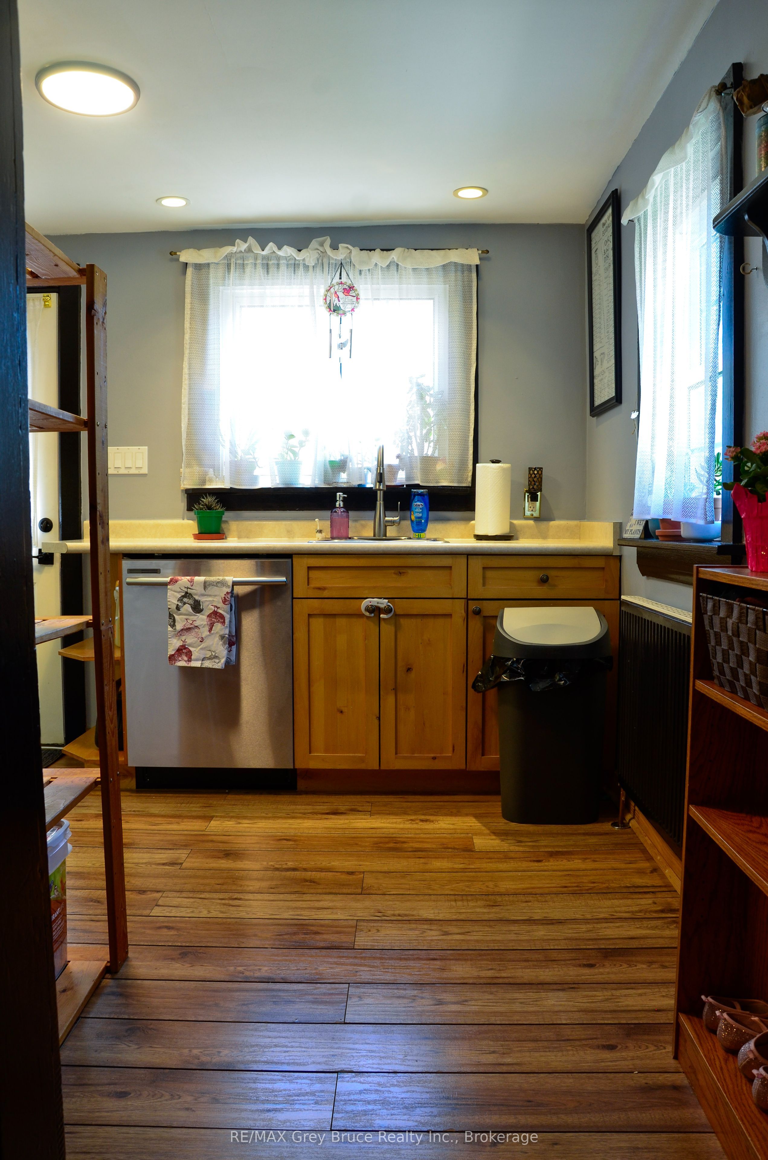 499 16th Street W Property Photo 5