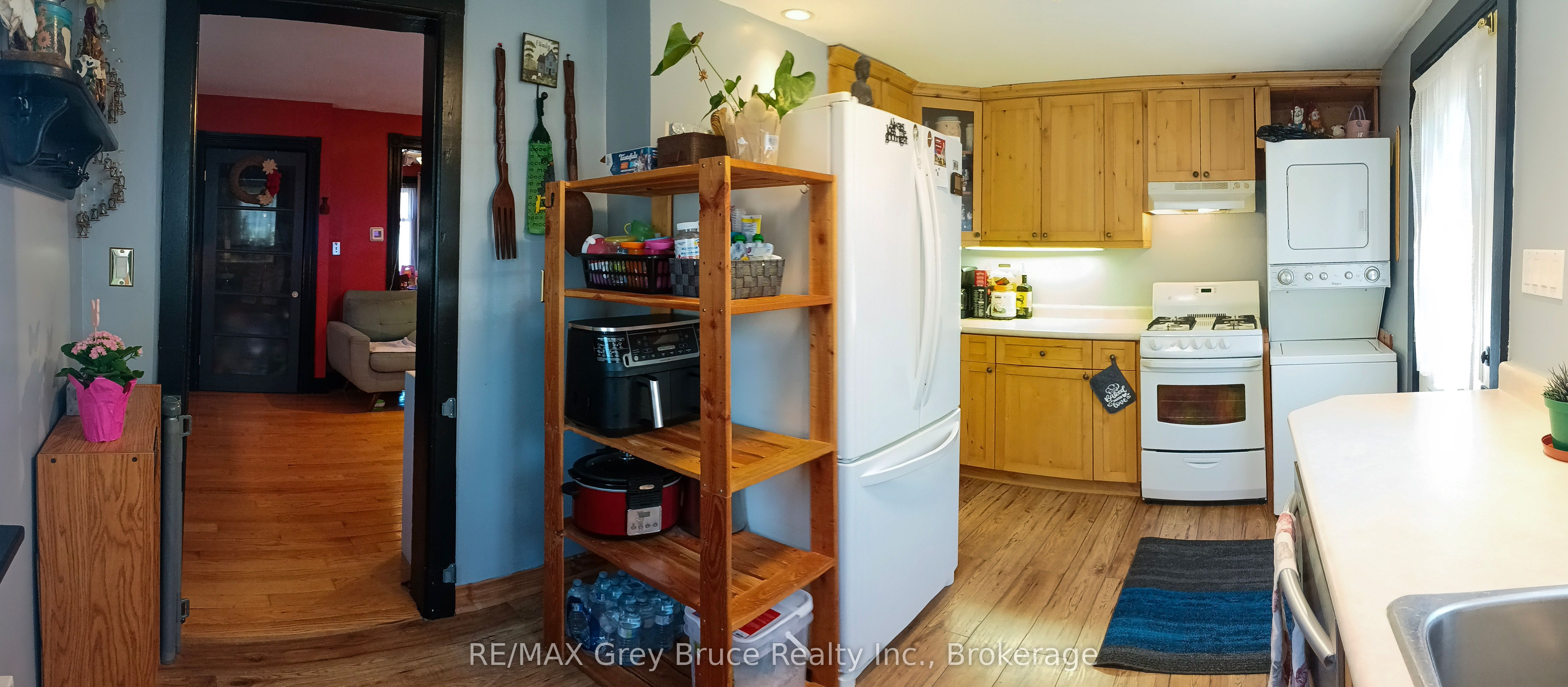 499 16th Street W Property Photo 7