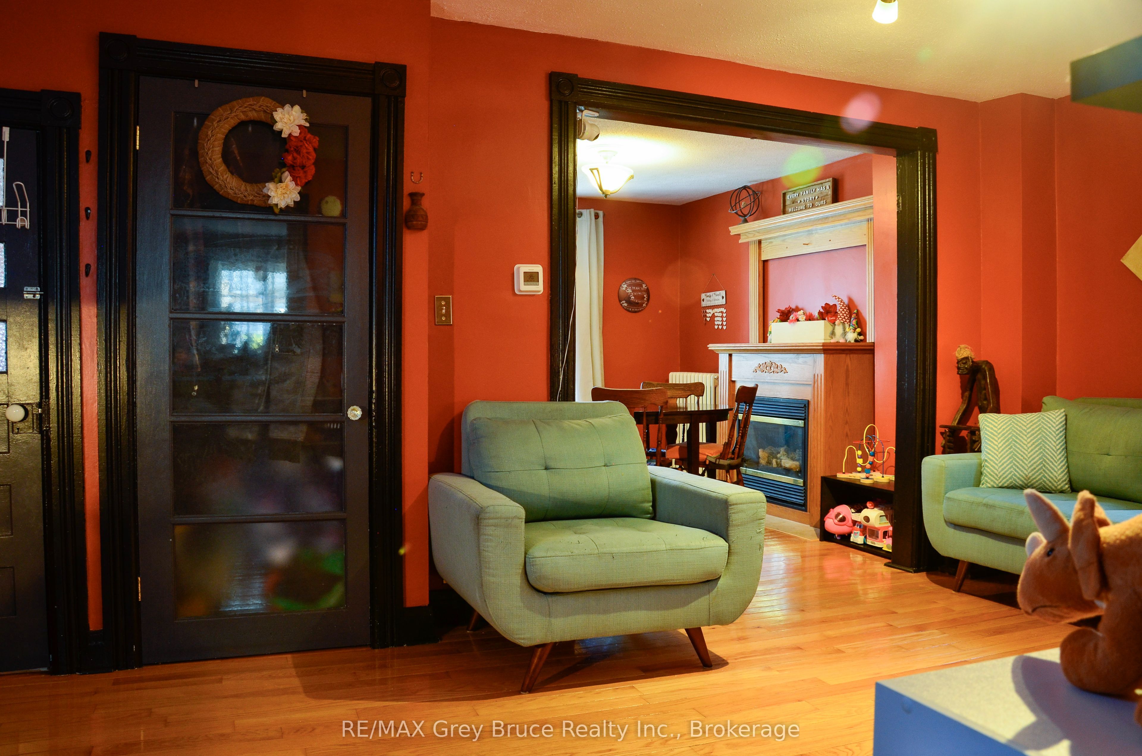 499 16th Street W Property Photo 8