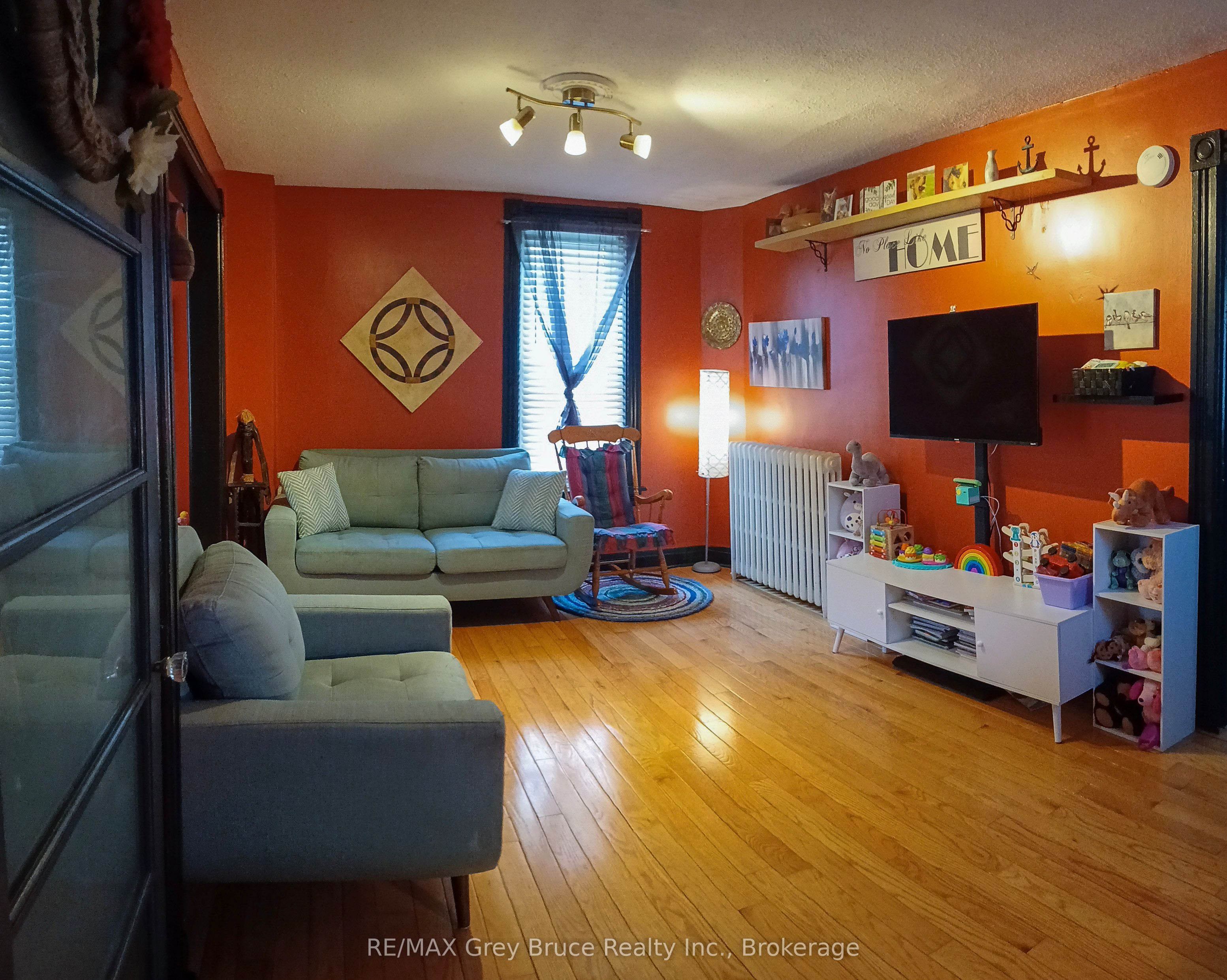 499 16th Street W Property Photo 9