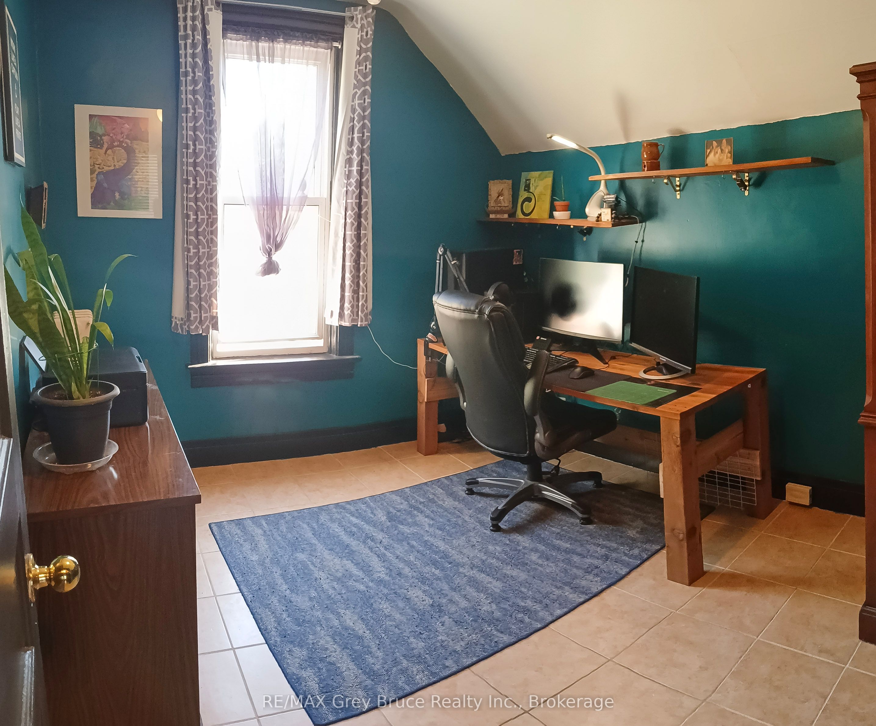 499 16th Street W Property Photo 18