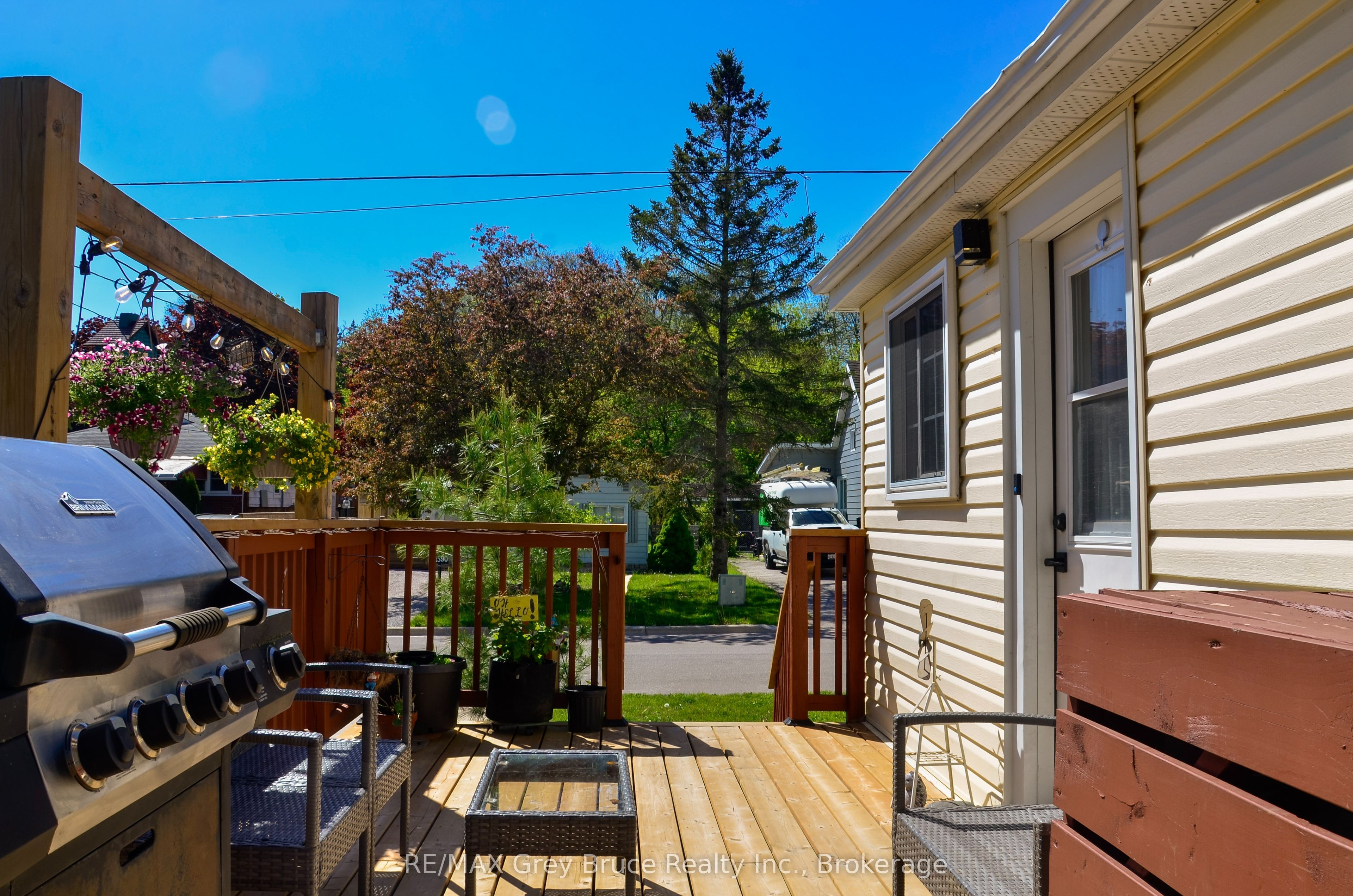 499 16th Street W Property Photo 23