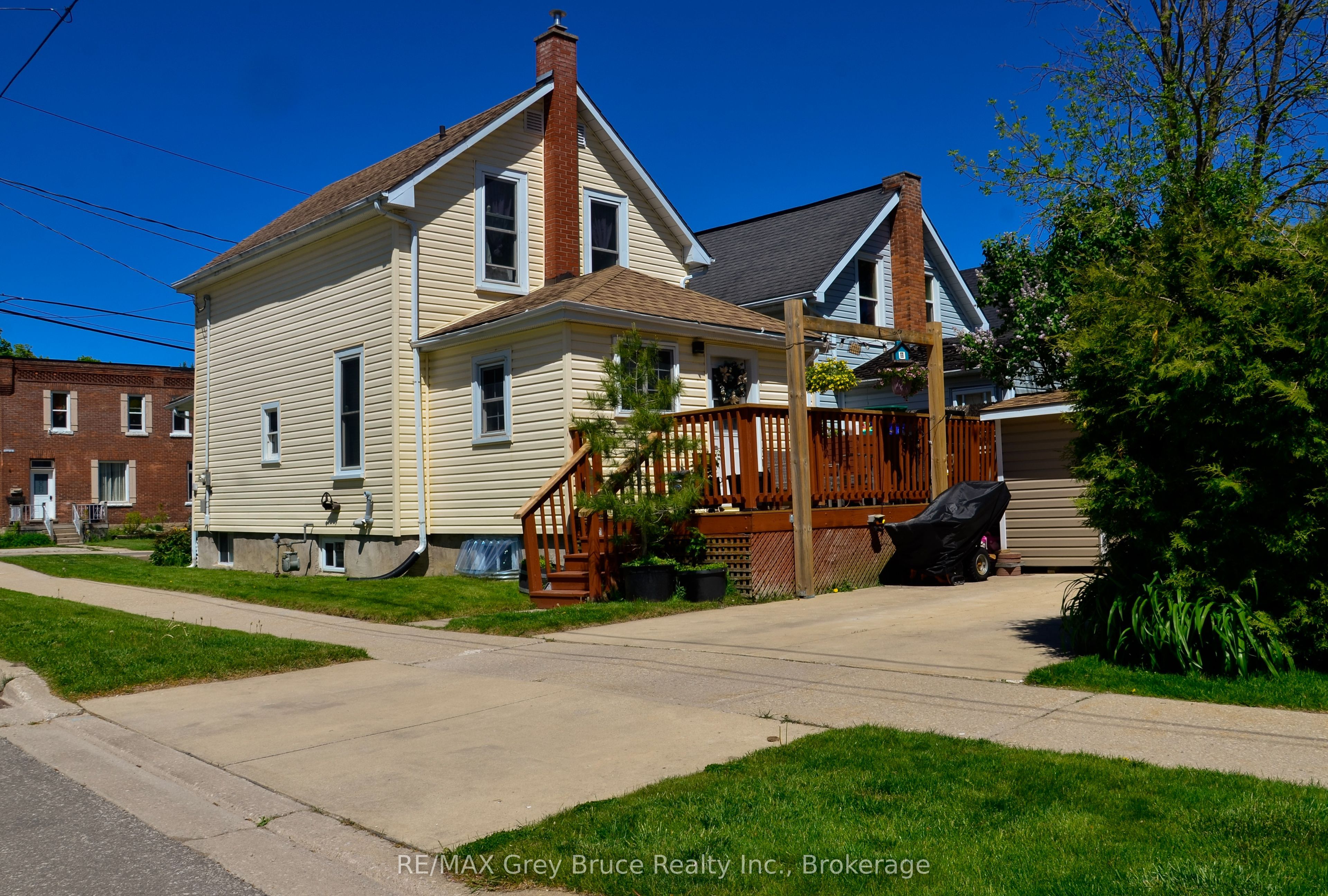 499 16th Street W Property Photo 25