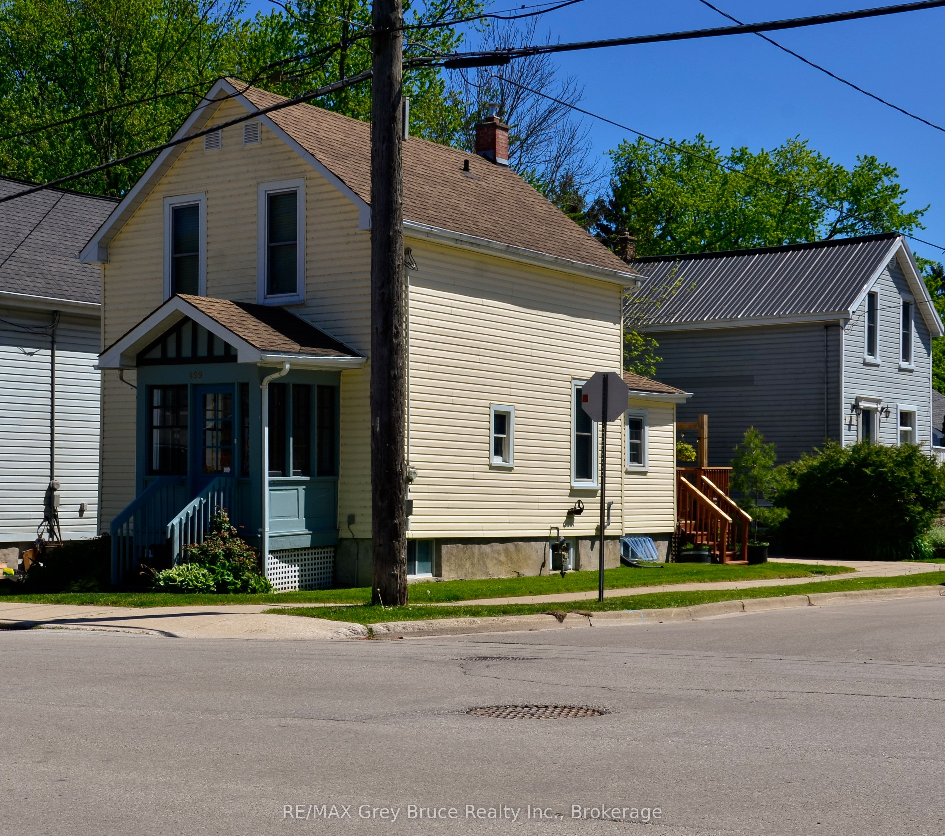 499 16th Street W Property Photo 27