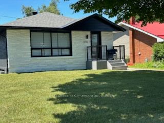696 Holt Crescent 2 Property Photo 1