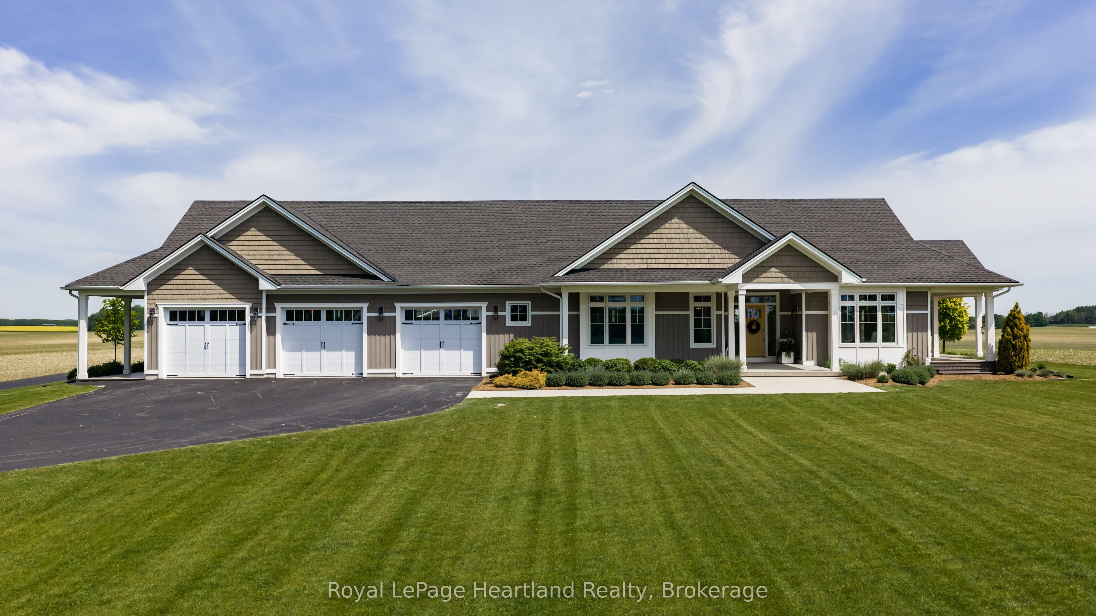 5434 7th Line Property Photo 1