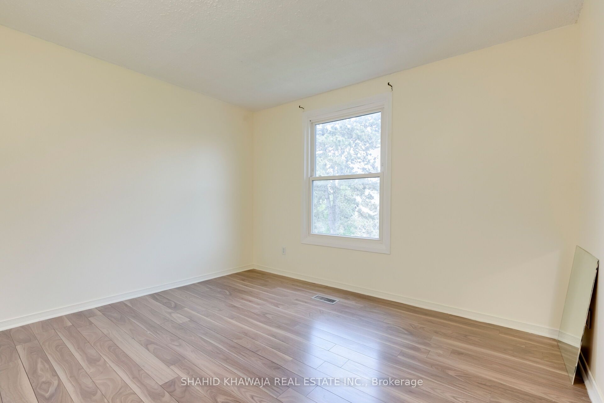 143 Janefield Avenue Property Photo 32