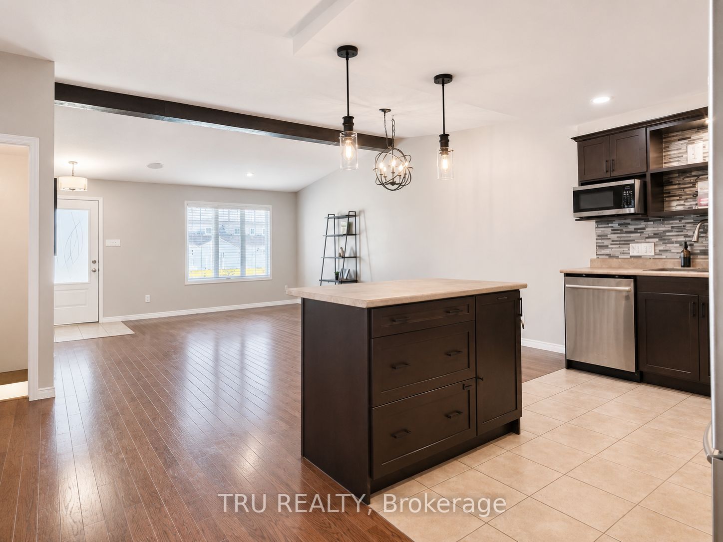 2315 Laval Street Property Photo 9