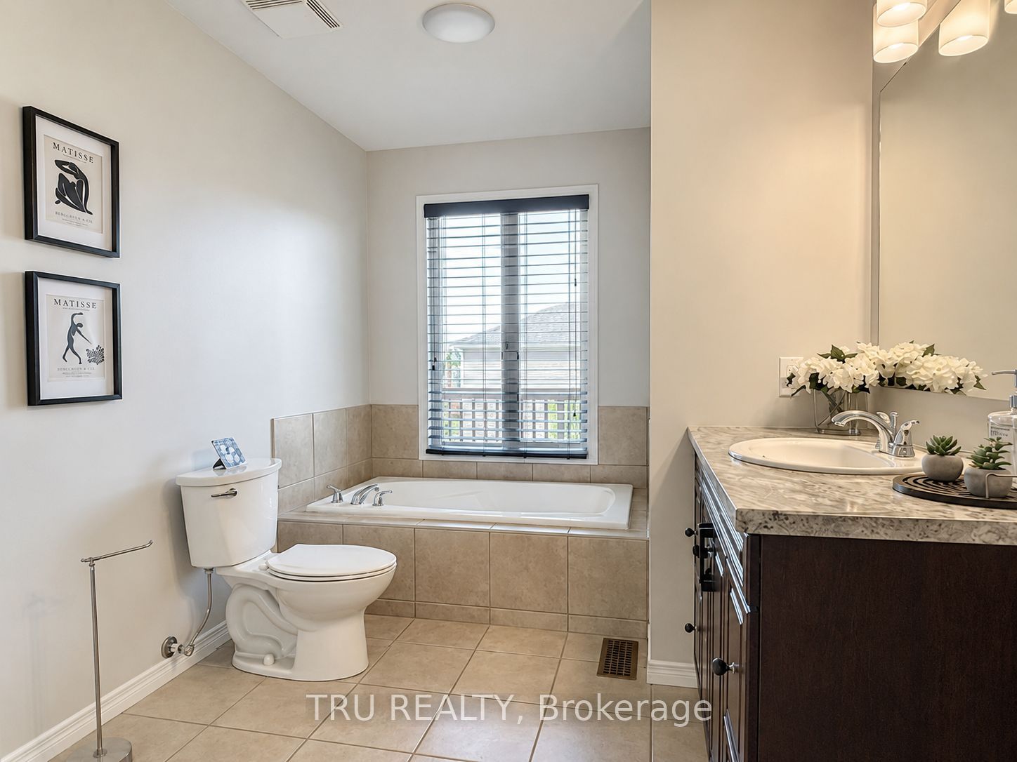2315 Laval Street Property Photo 10