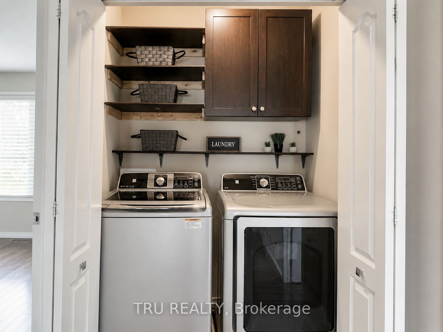 2315 Laval Street Property Photo 12