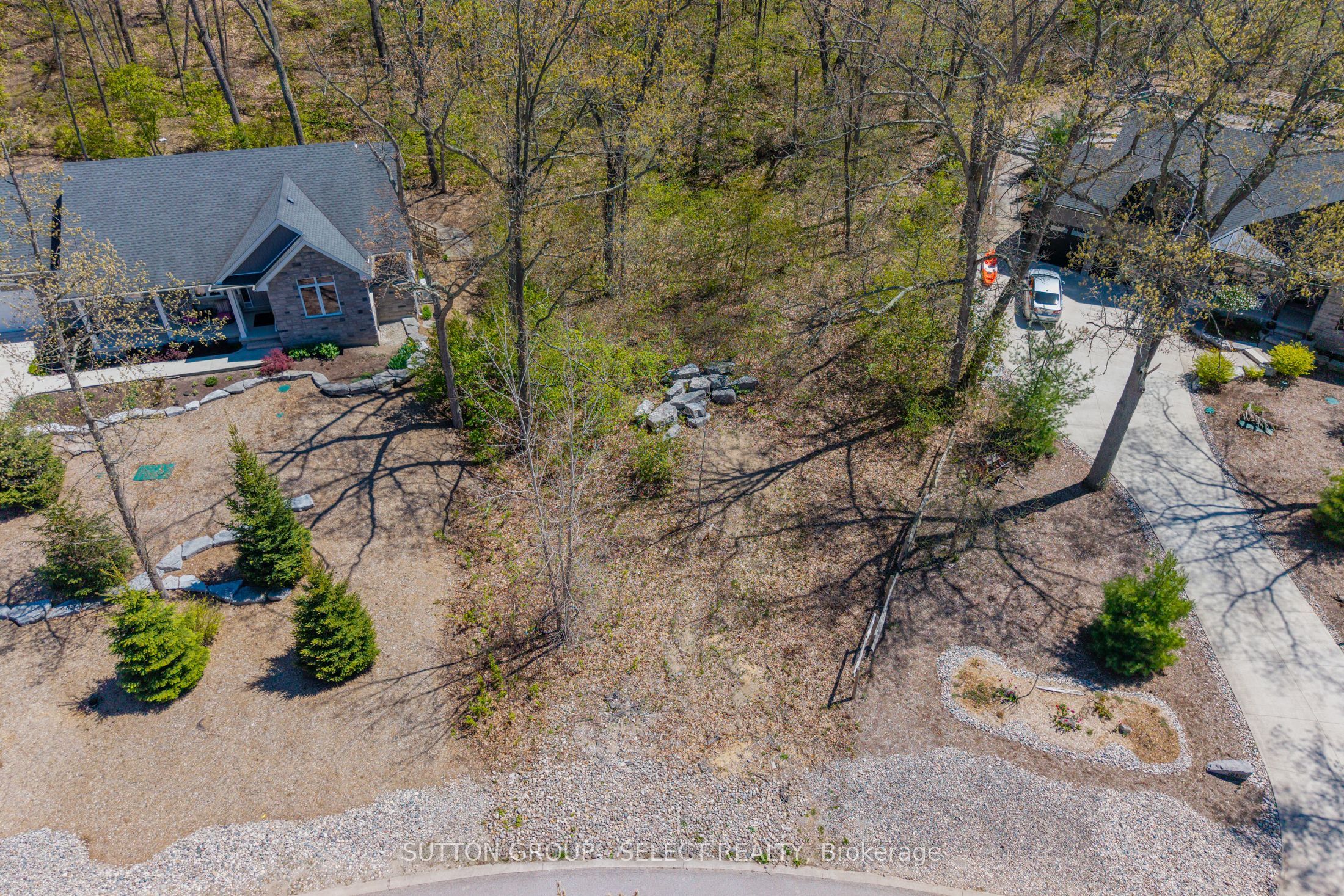 10126 Pinery Bluffs Rd Property Photo 4