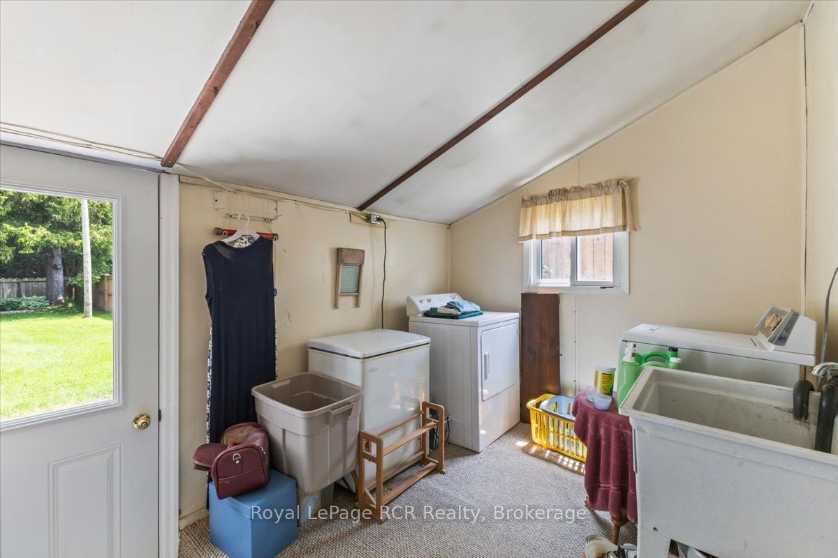 865 7th Avenue Property Photo 17
