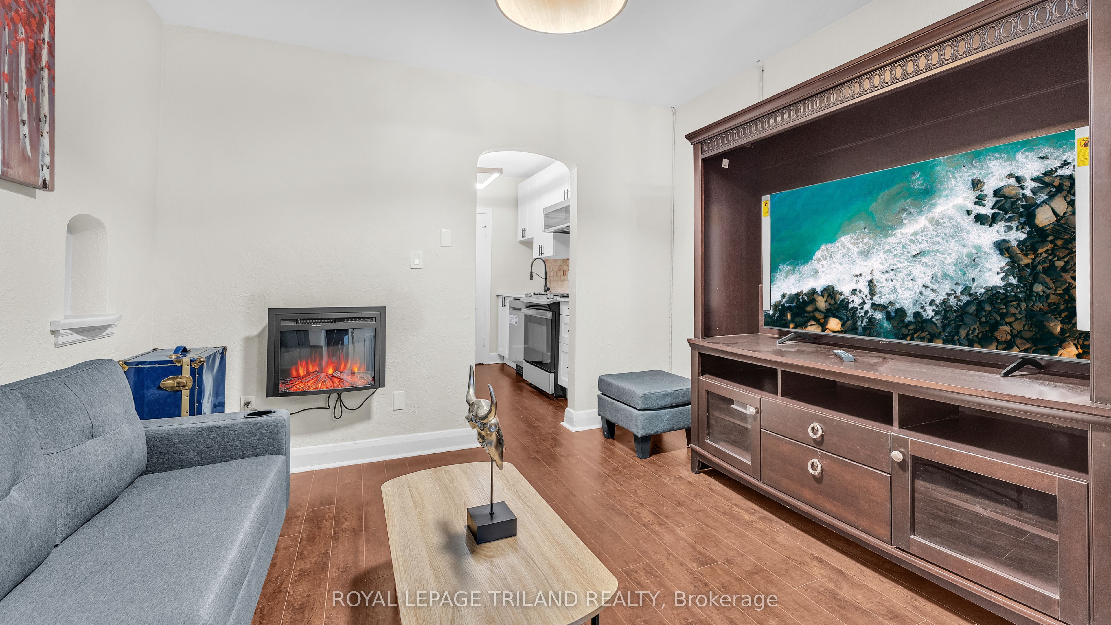 111 Dundas Street 6 Property Photo 7