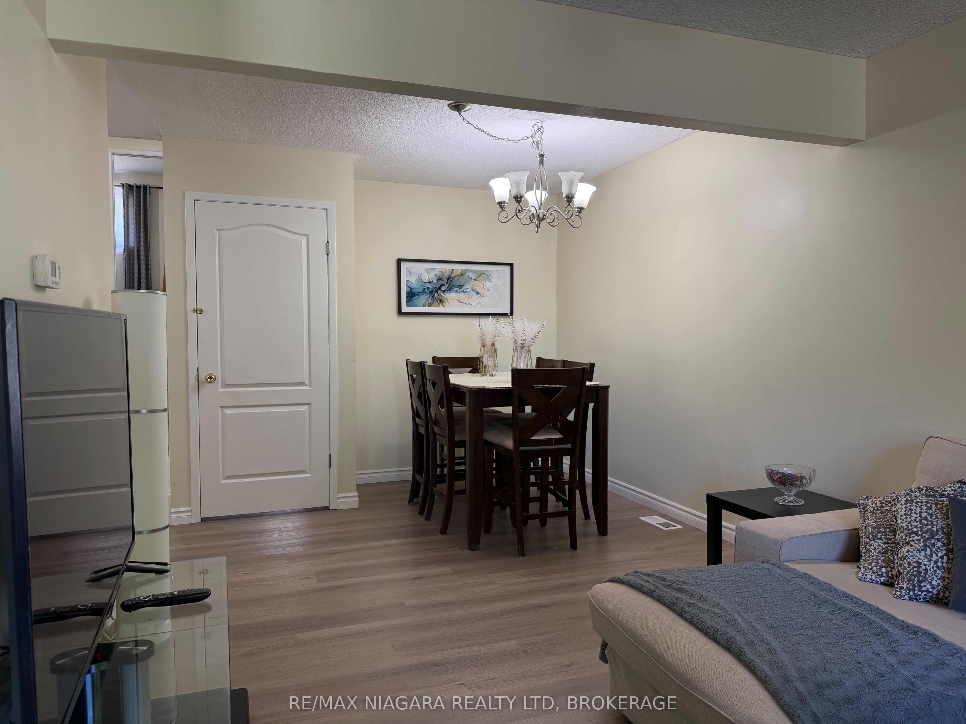 27 Nottingham Court Upper Property Photo 7