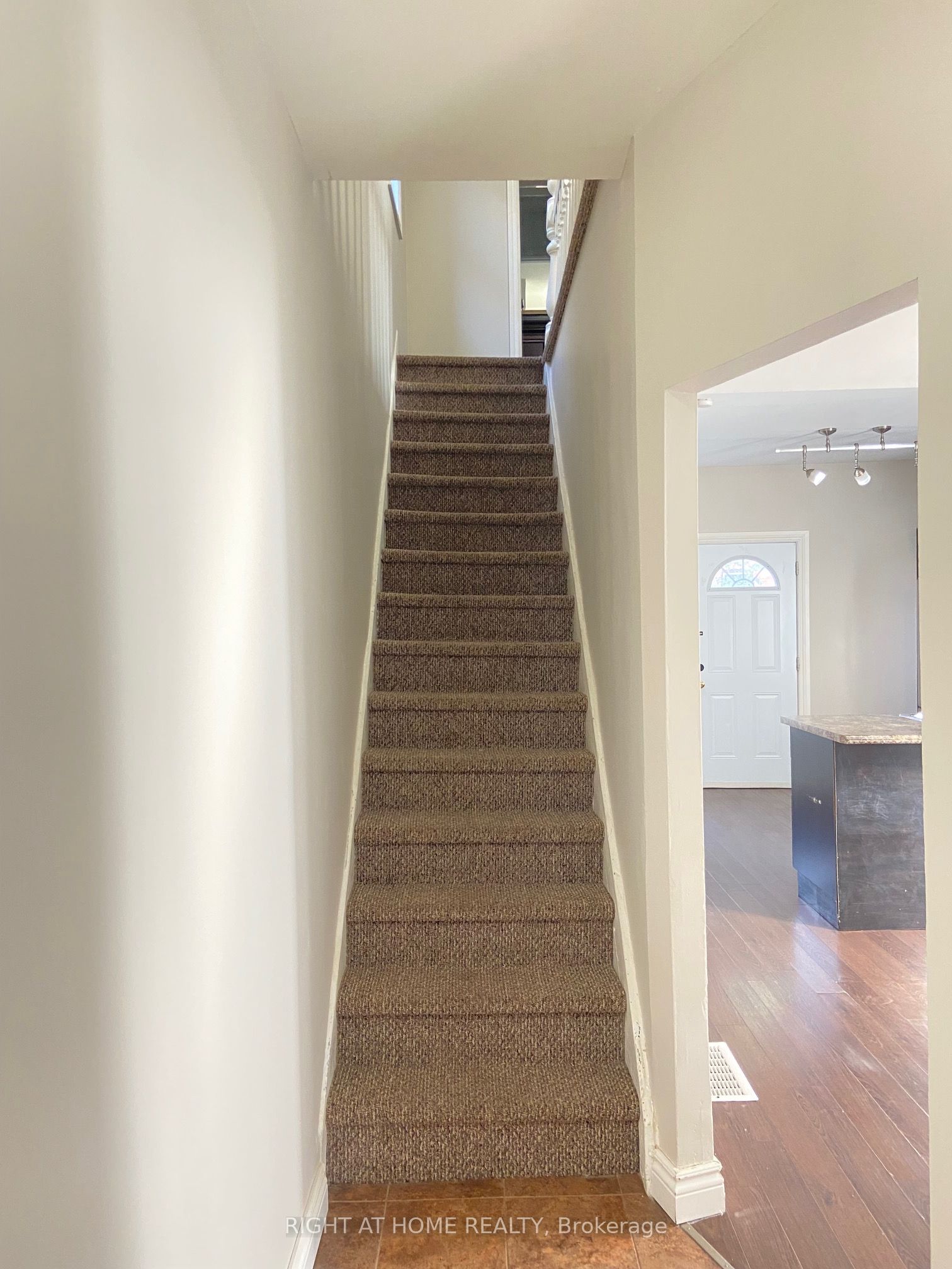 60 Arthur Avenue N Property Photo 2