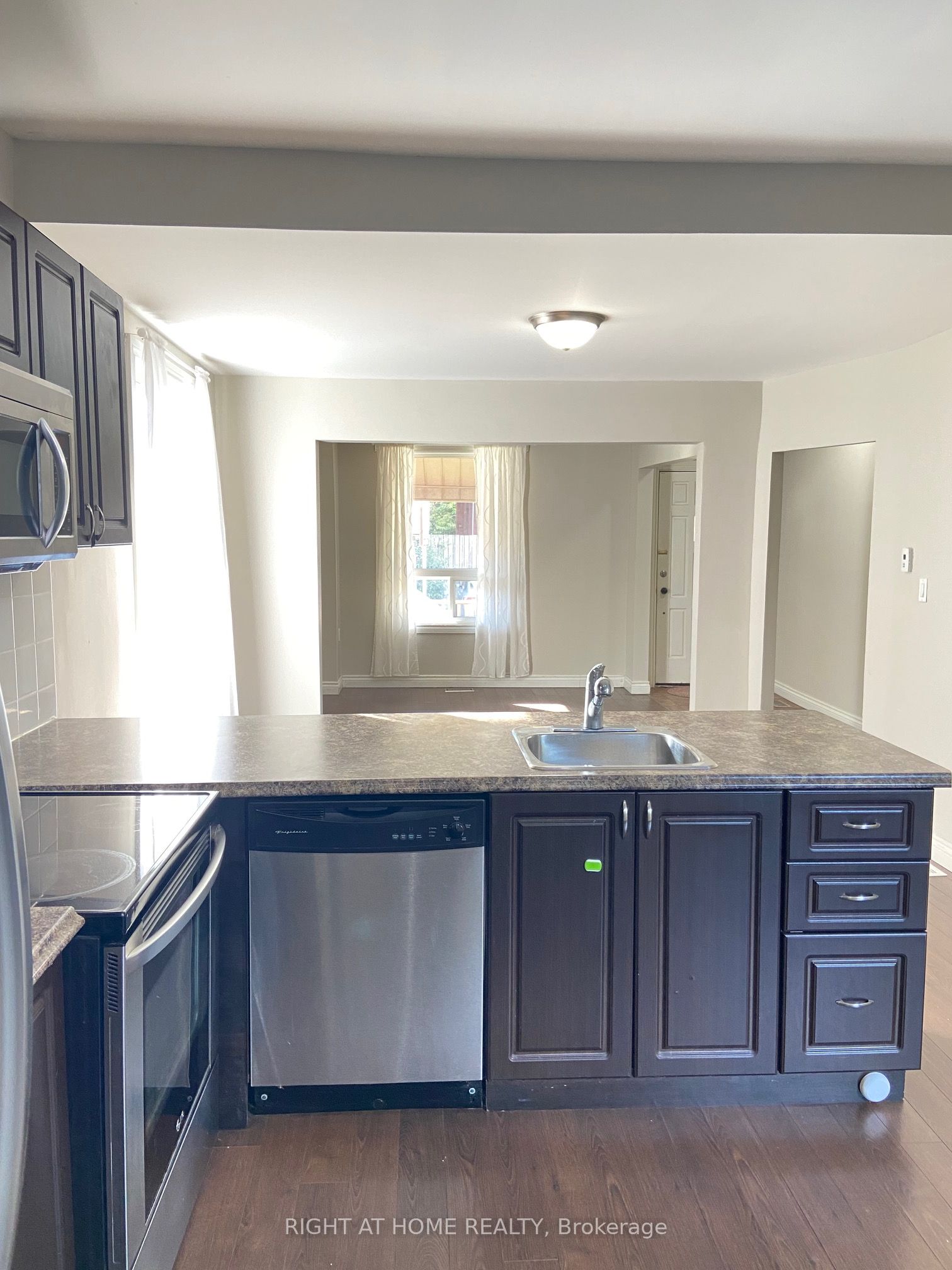 60 Arthur Avenue N Property Photo 5