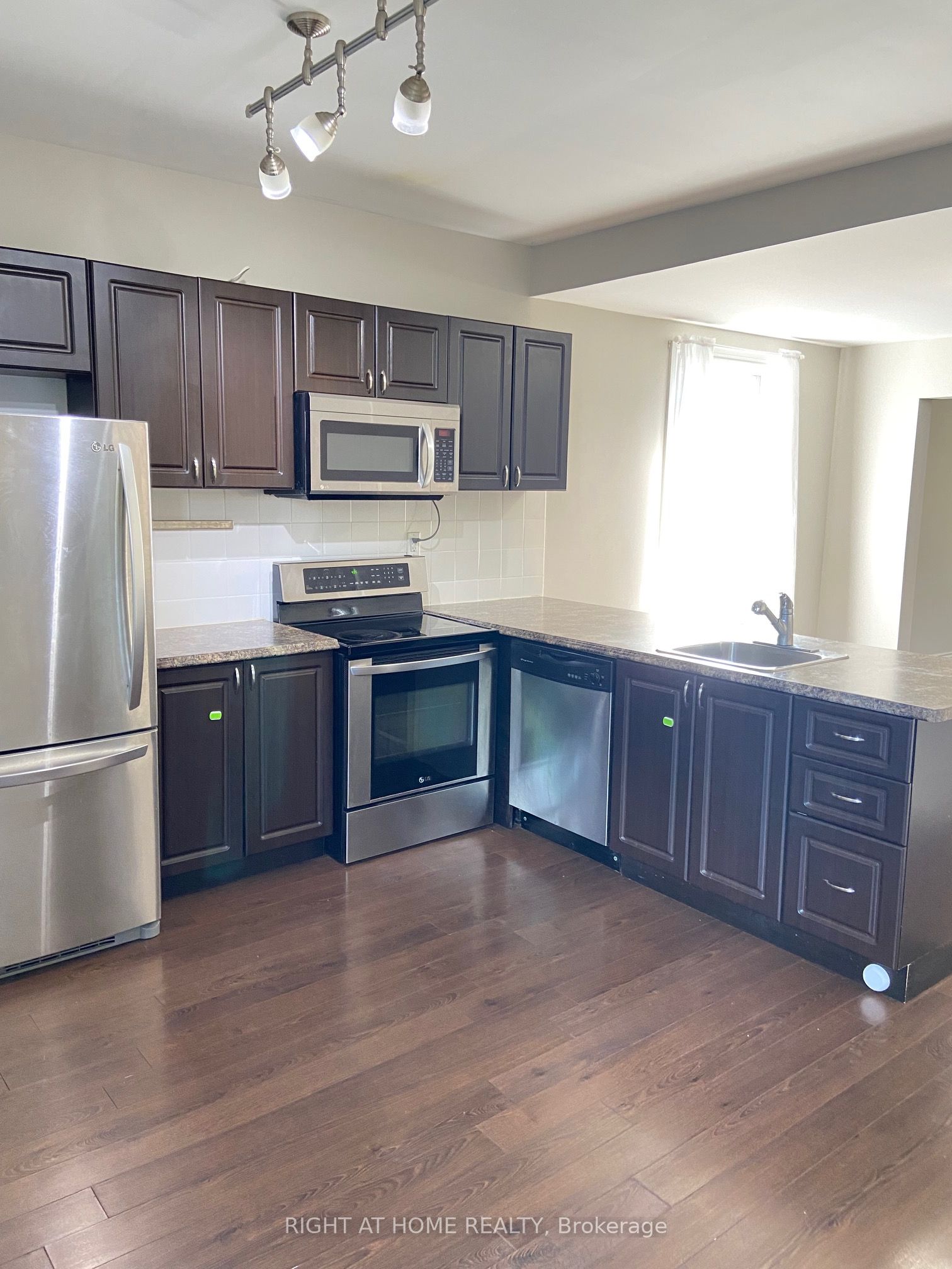 60 Arthur Avenue N Property Photo 6