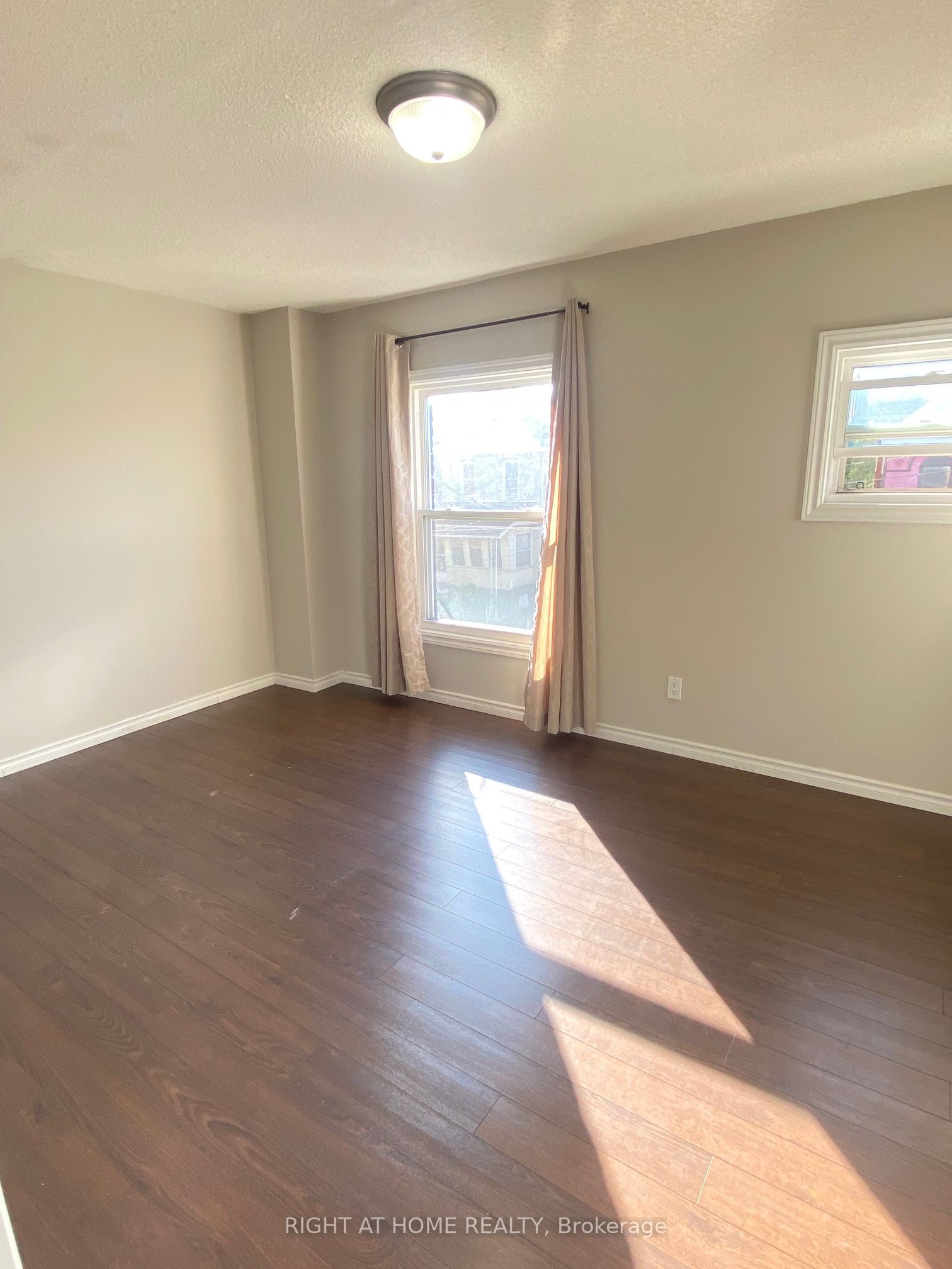 60 Arthur Avenue N Property Photo 13