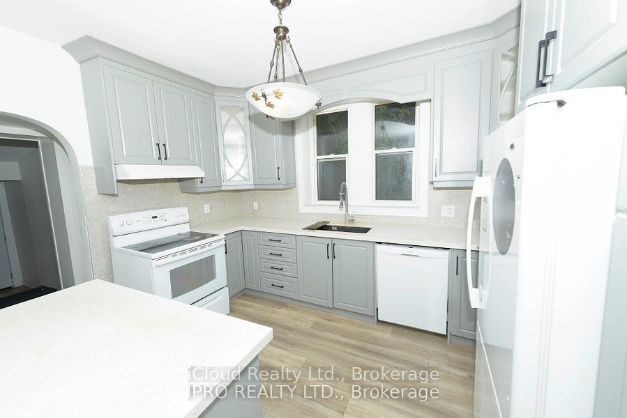 81 FLORENCE Avenue