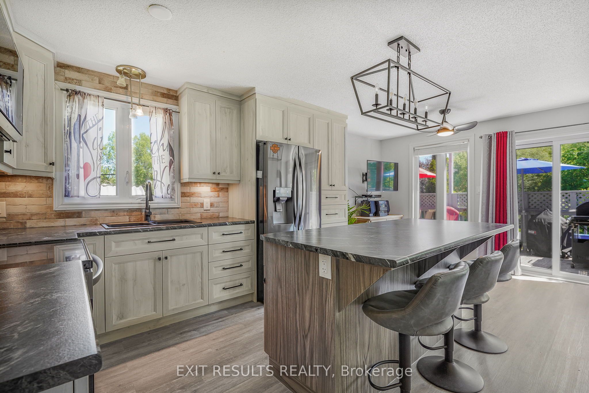 8 Beaver Lane Property Photo 7